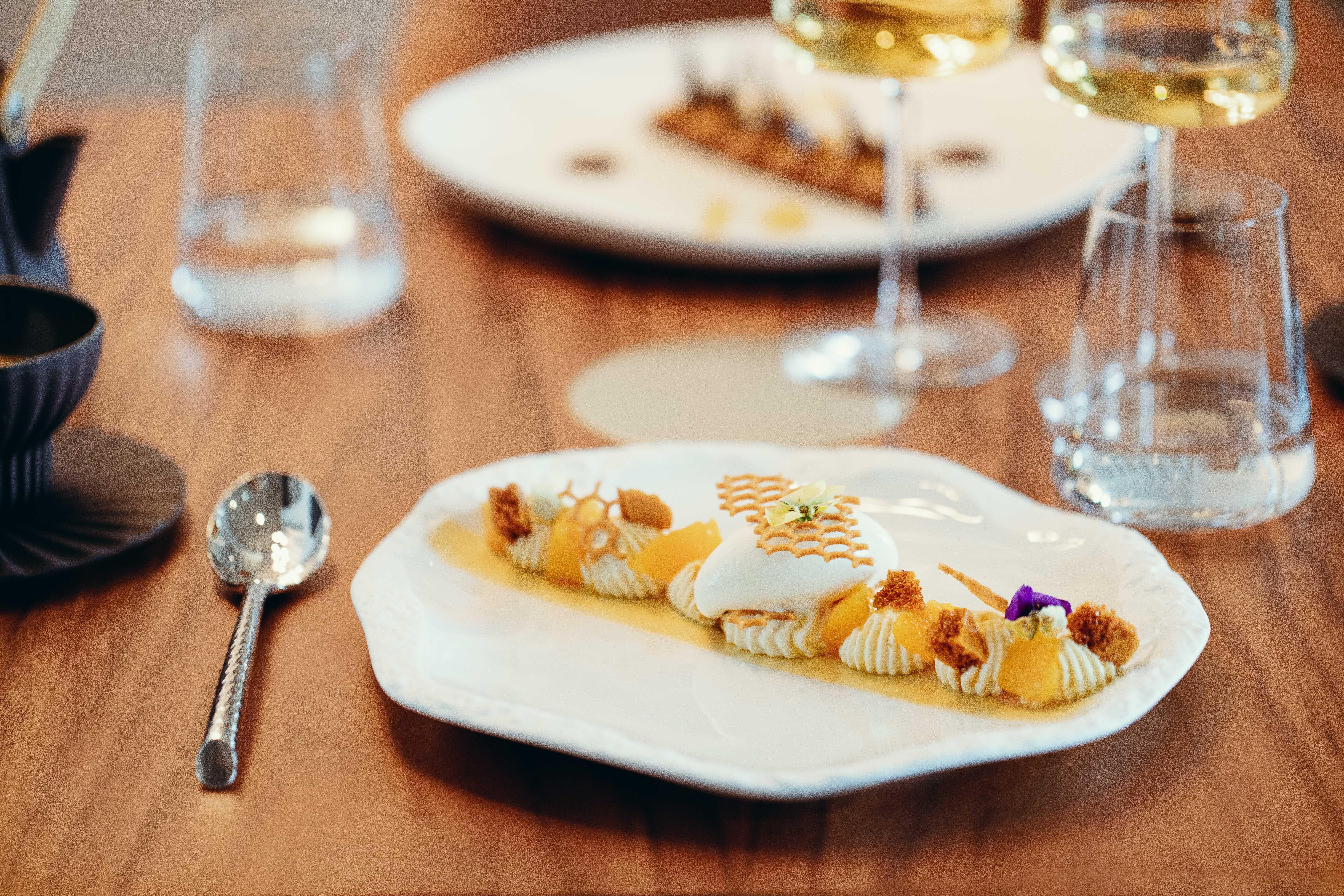 โรงแรมอินเตอร์คอนติเนนตัล ลียง ดิเยอ ภายนอก รูปภาพ A dessert at the restaurant