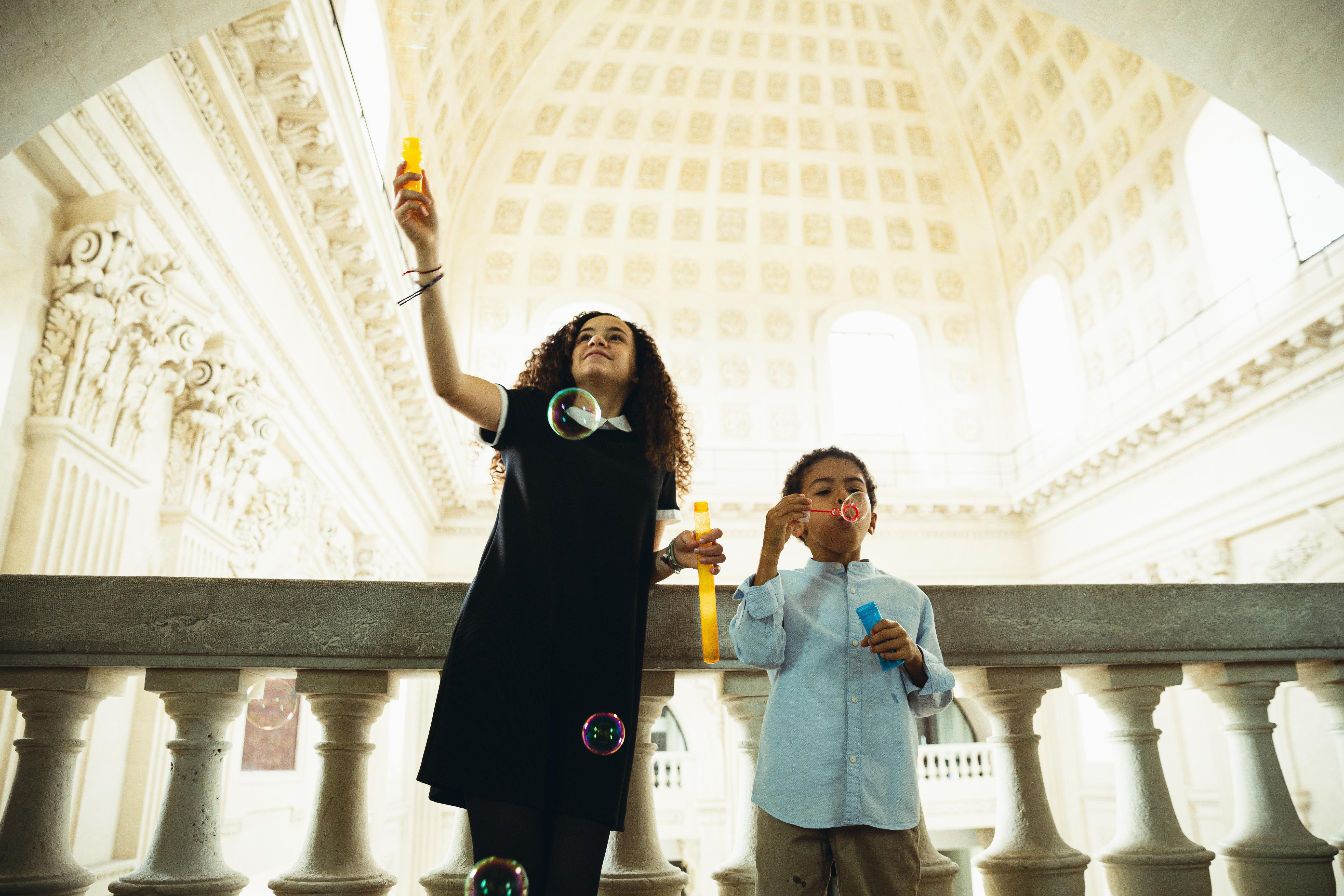 โรงแรมอินเตอร์คอนติเนนตัล ลียง ดิเยอ ภายนอก รูปภาพ Children playing with bubbles