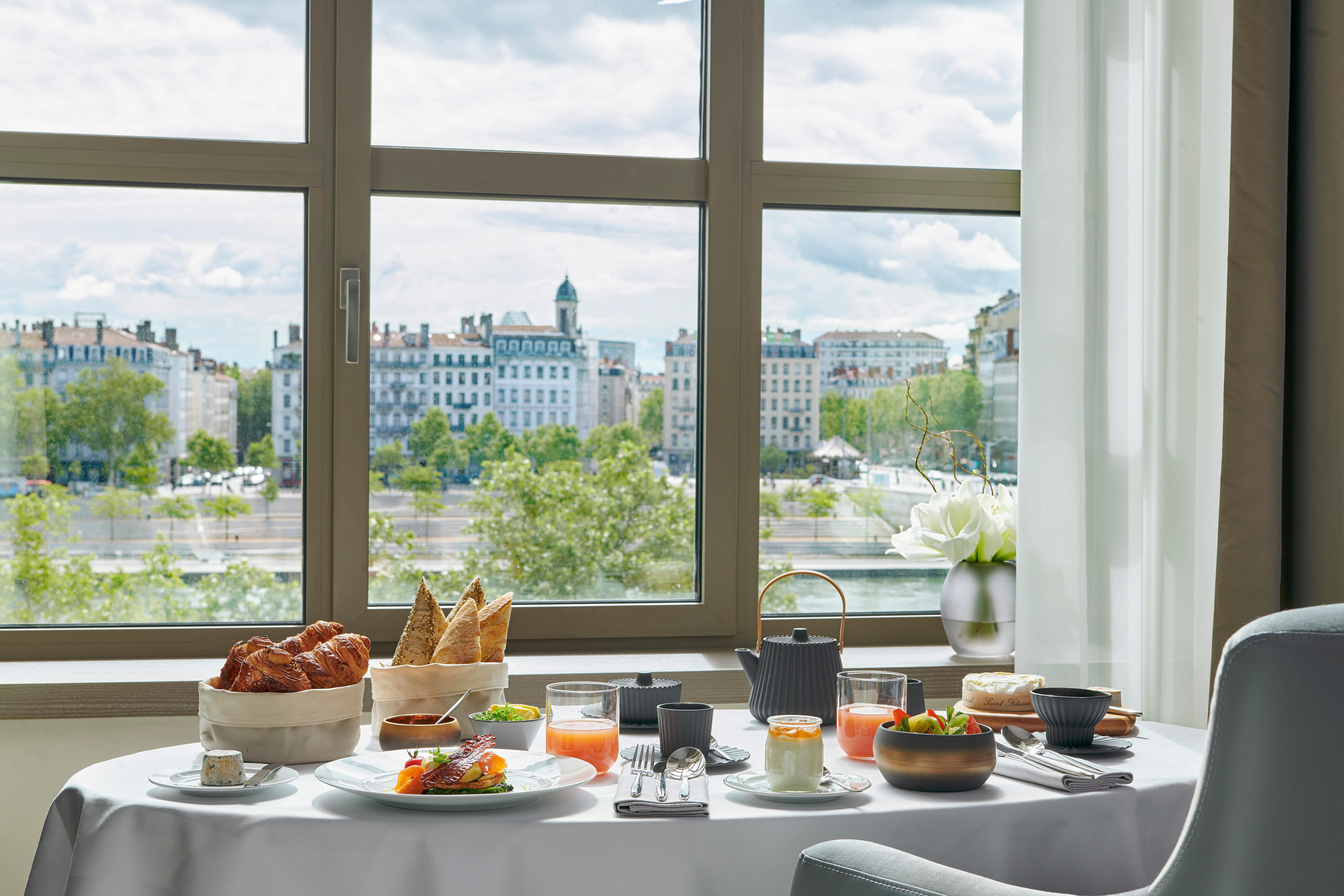 โรงแรมอินเตอร์คอนติเนนตัล ลียง ดิเยอ ภายนอก รูปภาพ Breakfast at the Westin Paris