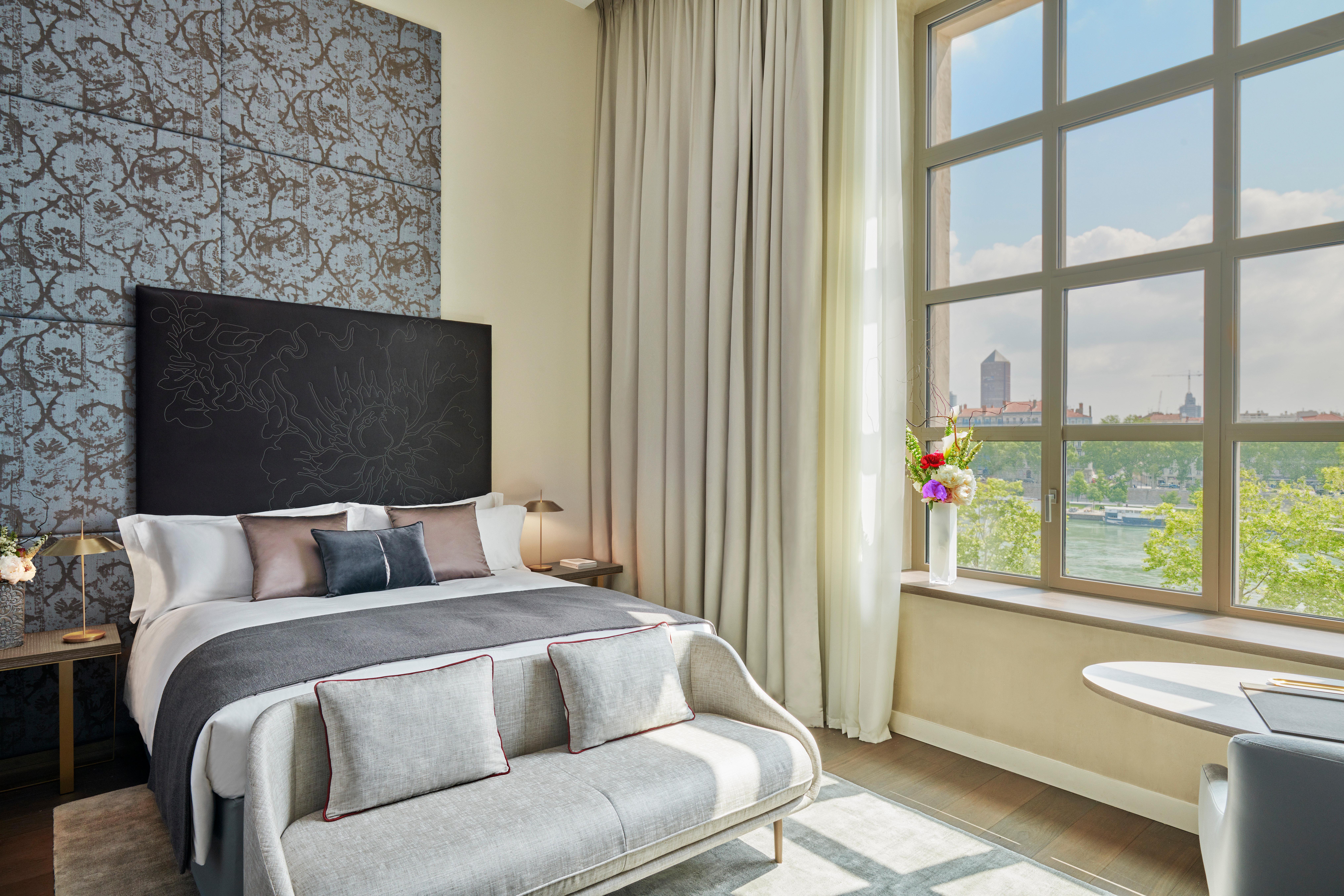 โรงแรมอินเตอร์คอนติเนนตัล ลียง ดิเยอ ภายนอก รูปภาพ A bedroom at the hotel